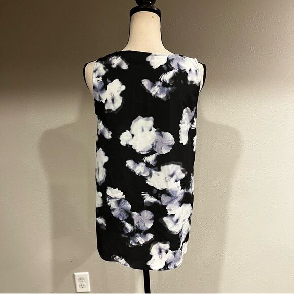 Sleeveless floral blouse - Picture 6 of 13